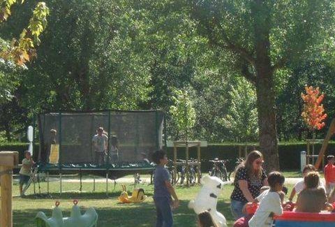 Le Chambon-sur-Lignon RV Rental | 240 ft² Mobile home