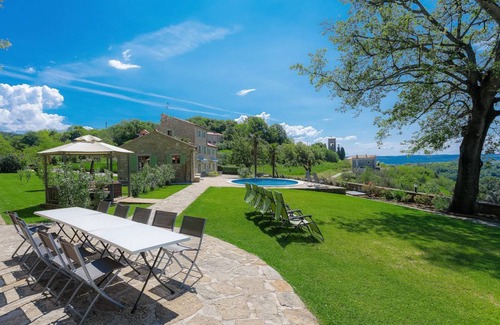 Krasica House | 240 m² House ∙ 10 bedrooms ∙ 16 guests