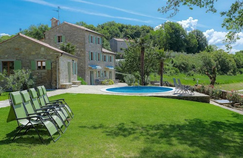 Krasica House | 240 m² House ∙ 10 bedrooms ∙ 16 guests