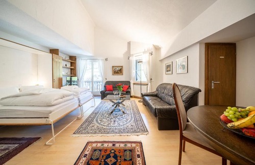 Vulpera Apartment | 2403 Charmante Dachwohnung mit hohen Decken und Suedbalkon