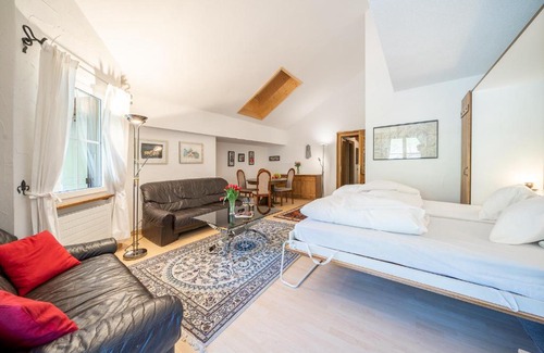 Vulpera Apartment | 2403 Charmante Dachwohnung mit hohen Decken und Suedbalkon