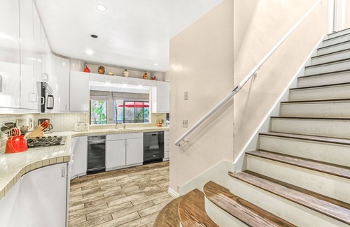 Avalon House | 242MAR-Golf cart, BBQ, WIFI, patio, sleeps 8.