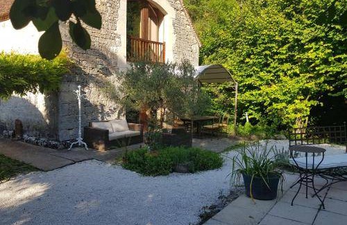 Saint-Sauveur-la-Vallee Bed & Breakfast | 25 m² Bed and breakfast ∙ 2 guests
