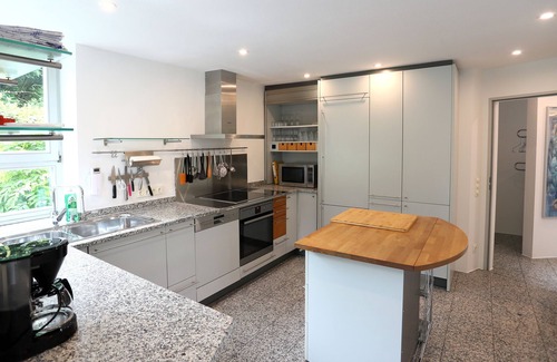 Munchen District Villa | 25 min to Center - 2680sf Artist's House South Munich - Vacation Work Seminars