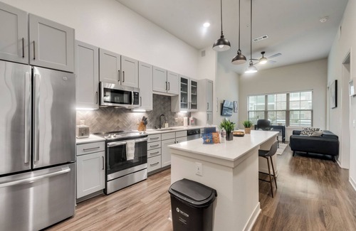 Addison Apartment | 25% Off Luxe 1BD Pool Beltline Rd - Addison