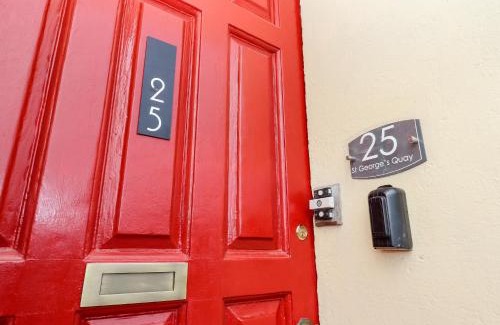 Lancaster Apartment | 25 St Georges Quay