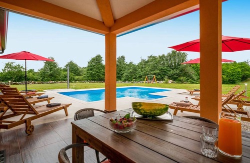 Karojba Other | 250 m² Accommodation ∙ 3 bedrooms ∙ 6 guests