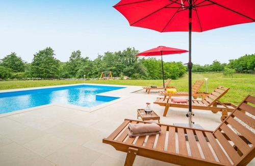 Karojba Other | 250 m² Accommodation ∙ 3 bedrooms ∙ 6 guests