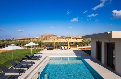 Rethymno Villa | 250 m² Villa ∙ 3 bedrooms ∙ 7 guests