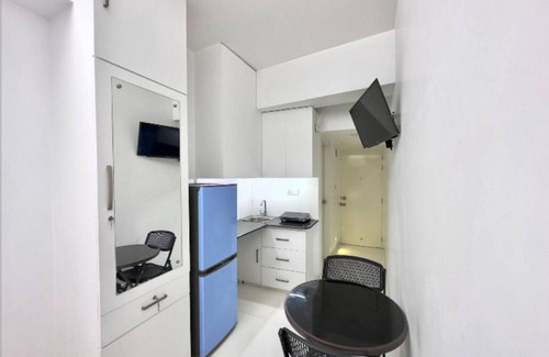 Dhaka Apartment | 250sqft,4 Economy Stay in Bashundhara, Pool & Gym