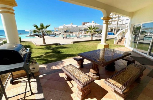 Sandy Beach Villa | 251 m² Villa ∙ 4 bedrooms ∙ 12 guests
