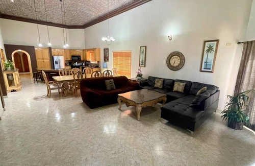 Sandy Beach Villa | 251 m² Villa ∙ 4 bedrooms ∙ 12 guests