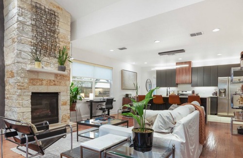 Holly Apartment | 2515 E 4th xxxxxxxxx