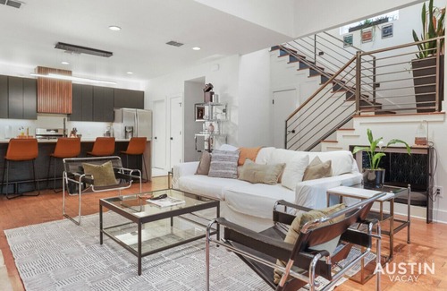 Holly Apartment | 2515 E 4th xxxxxxxxx
