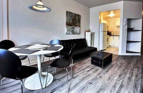 Vieux-Rosemont Apartment | #253 Cozy Apt with 2 balconies in Rosemont