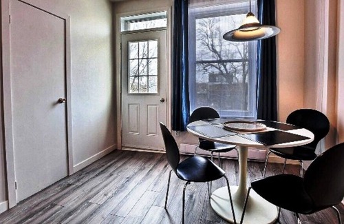 Vieux-Rosemont Apartment | #253 Cozy Apt with 2 balconies in Rosemont