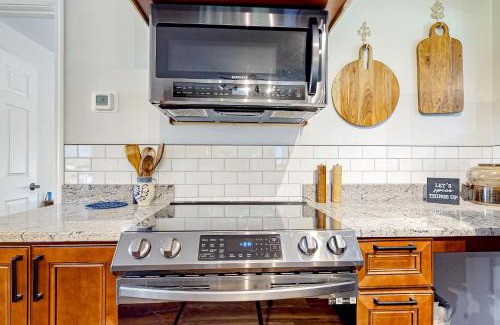 Hendersonville House | 254 & 256 Hoots Hideaway Cottage & Hoots Log Cabin - Full Property