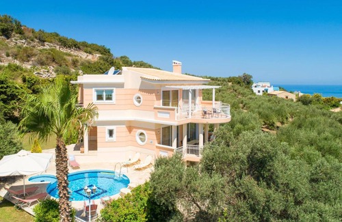 Agia Triada Villa | 255 m² Villa ∙ 5 bedrooms ∙ 12 guests