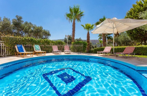 Agia Triada Villa | 255 m² Villa ∙ 5 bedrooms ∙ 12 guests