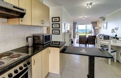 Illovo Beach Apartment | 26 La Mer - Beautiful sea view ground floor