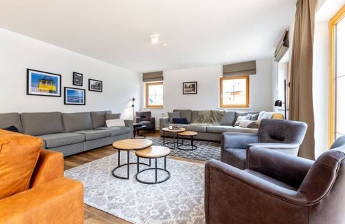 Obertraun Ski Chalet | 260 m² Chalet ∙ 8 bedrooms ∙ 16 guests