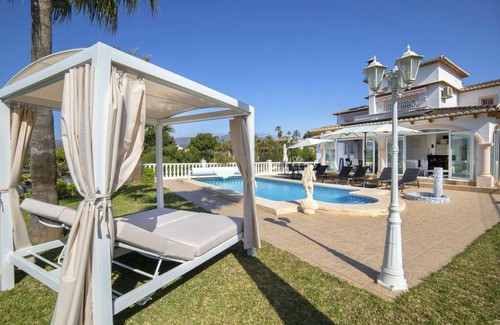 Empedrola Villa | 260 m² Villa ∙ 4 bedrooms ∙ 8 guests
