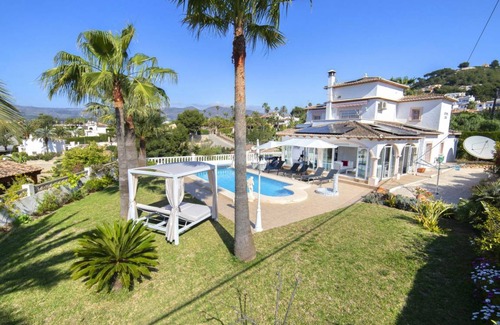 Empedrola Villa | 260 m² Villa ∙ 4 bedrooms ∙ 8 guests