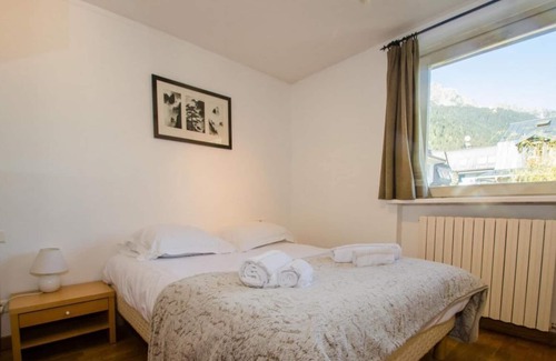 Chamonix City Centre Apartment | 260m from ski slopes, 2nd floor, terrace, parking, tv, 55m², Chamonix