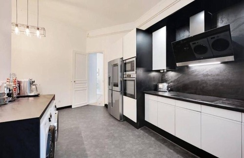Quartier du Gros-Caillou Apartment | 260m2 Luxurious 5-Bedroom in 7eme close to Tour Eiffel/Champs de Mars/Invalides
