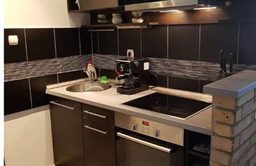 Palace District Apartment | 27 Shades of Green (146sq.m Central 4 Room 3 Bath)