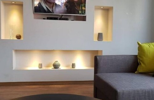 Palace District Apartment | 27 Shades of Green (146sq.m Central 4 Room 3 Bath)