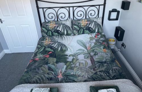 Stockton on the Forest House | 27 The Limes Room 1