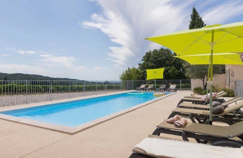 Valreas House | 270 m² House ∙ 8 bedrooms ∙ 16 guests