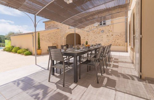 Valreas House | 270 m² House ∙ 8 bedrooms ∙ 16 guests