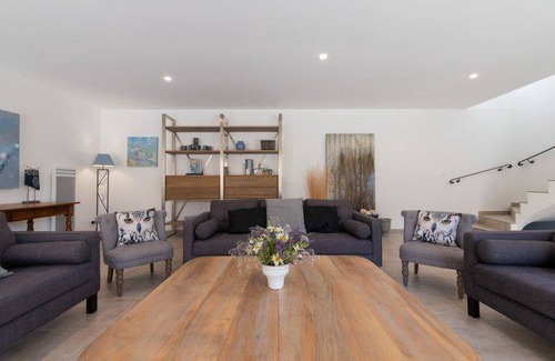 Valreas House | 270 m² House ∙ 8 bedrooms ∙ 16 guests