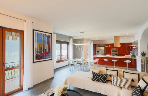 Riva Apartment | 270 View - MyHomeInComo