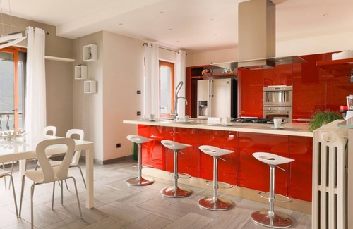 Riva Apartment | 270 View - MyHomeInComo