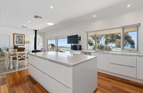 Waitpinga House | 28 Ferrier Dve Waitpinga- Linen Included
