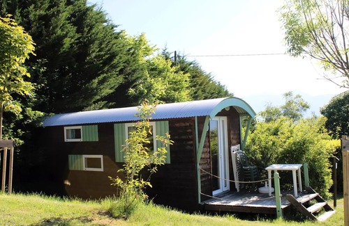 Miribel-les-Echelles Cabin | 28. Roulotte Pétunia 4 persons