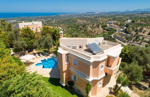 Agia Triada Villa | 280 m² Villa ∙ 5 bedrooms ∙ 10 guests