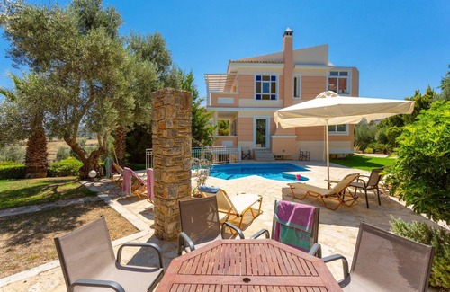 Agia Triada Villa | 280 m² Villa ∙ 5 bedrooms ∙ 10 guests