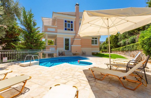 Agia Triada Villa | 280 m² Villa ∙ 5 bedrooms ∙ 10 guests
