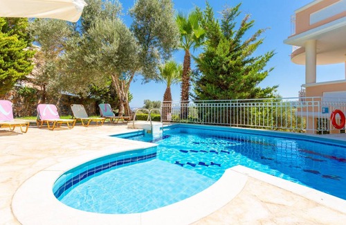 Agia Triada Villa | 280 m² Villa ∙ 5 bedrooms ∙ 10 guests