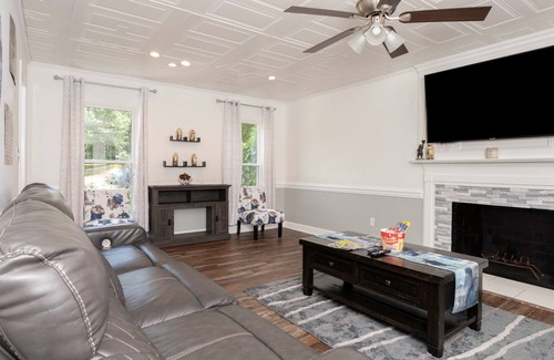 Kernersville House | 2800 sqft 8 beds 2.5 bath sleeps 20 with hot tub, pool, & luxury kitchen/baths