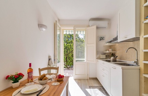 Giorgilorio House | 2865 Garden view near the sea