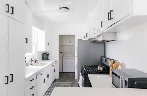 West Newport House | 28th Street Beach Bungalow just one short block from the beach close to the pier
