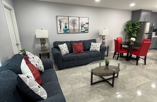 Brownsville Apartment | 2B/1B apartment A in wonderful Brownsville with AC
