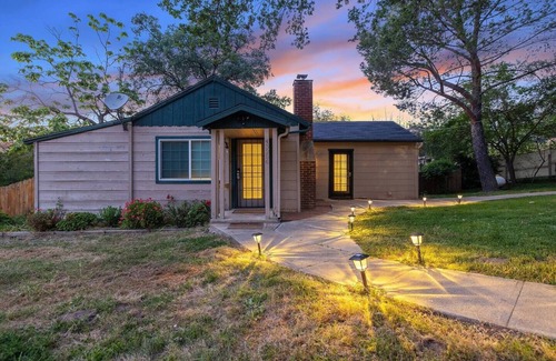Three Rivers House | 2B Hot tub, 4 mi Sequoia, Games