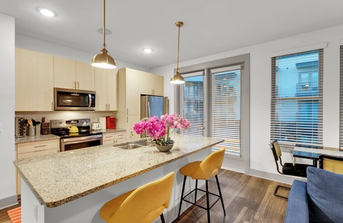 Fort Worth Apartment | 2B2B by TCU, Walkable, Pool View, King, Queen Beds with Pool & Gym Access
