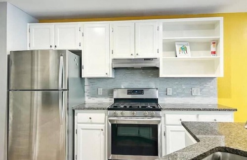 South Lamar House | 2B3B+Studio: Great yard+deck mins to downtown